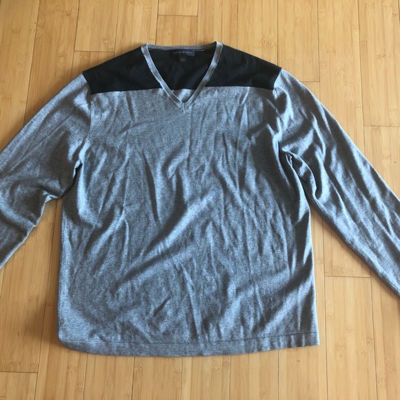 NWOT - Banana Republic Mens V Neck Sweater - Picture 1 of 3